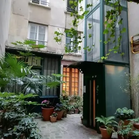 Superbe Calme Au Coeur De * Paris
